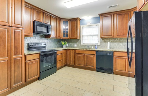 Riverdale House | Entertainment-Ready Yard: Spacious Riverdale Home