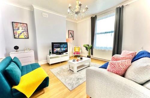 Hackney Central Apartment | Enticing 2 Bedroom flat with mini-garden in Hackney, Lower Clapton