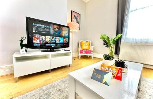 Hackney Central Apartment | Enticing 2 Bedroom flat with mini-garden in Hackney, Lower Clapton