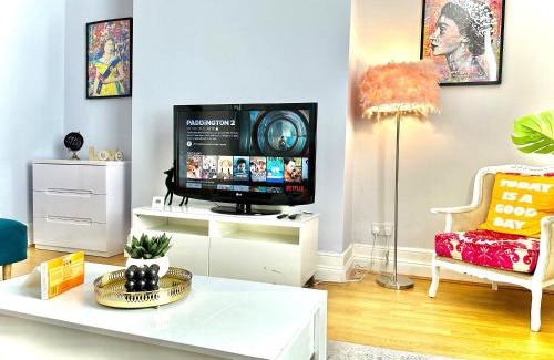 Hackney Central Apartment | Enticing 2 Bedroom flat with mini-garden in Hackney, Lower Clapton