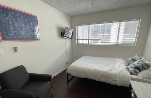 Palms Apartment | Entir studio in Culver City close to Sony Studios