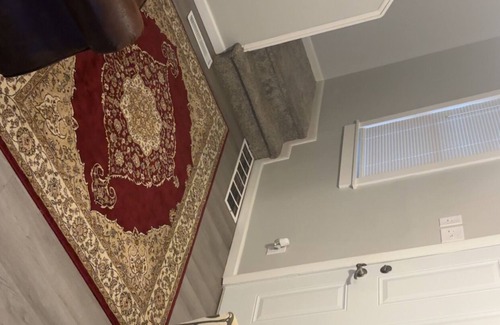 Hilliard House | Entire 1BR House w/spacious driveway