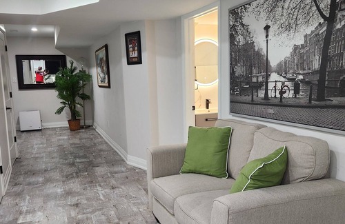 Grand River South House | Entire 2-bedroom apartment in Kitchener/Waterloo with free WiFi & Parking