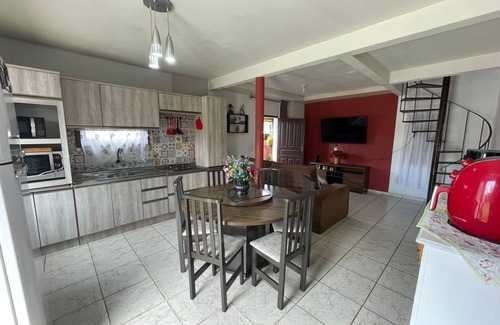 Alto Ribeirao Leste House | Entire 2 bedroom house close to Campeche beach and Morro das Pedras