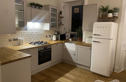 Shawlands Apartment | Entire 2 bedroom flat. Perfect Cop26.