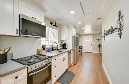 Alpine House | Entire 2 bedroom Pet Friendly Guest Cottage