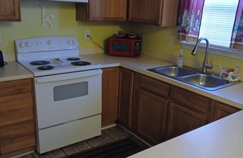 Paw Creek House | Entire 3 bedroom home 5mi from CLT airport. 10mi from Panthers Stadium.