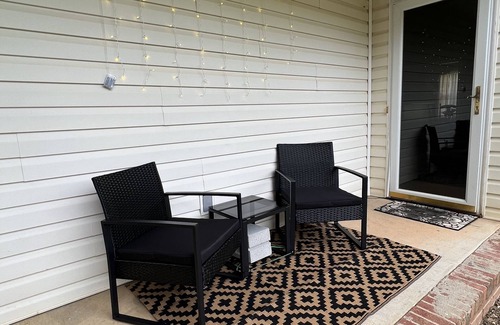 Paw Creek House | Entire 3 bedroom home 5mi from CLT airport. 10mi from Panthers Stadium.
