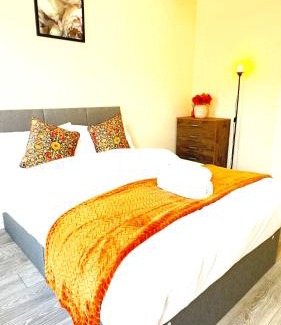 Salford House | Entire 3 Bedroom House, Salford 60