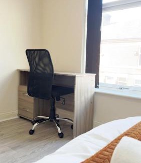 Salford House | Entire 3 Bedroom House, Salford 60