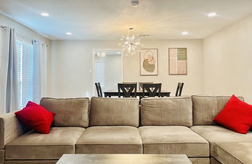 Quail Valley House | Entire 3 bedroom 2.5 baths Spacious and Stylish Home in the Heart of Houston