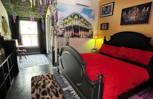 Bearss Plaza Hotel | Entire 3 Room Boutique Hotel with Pool and Hot Tub