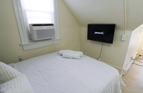 West Orange Apartment | Entire 3BR Apt Near EWR & NYC
