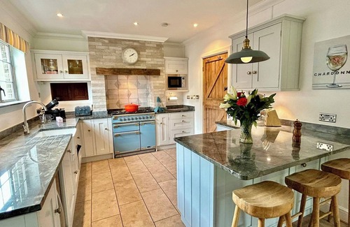 Redhill House | Entire 5 bedroom, beautifully refurbished detached house