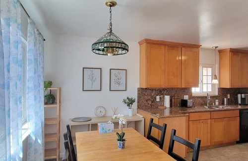 Berryessa House | Entire 5B3B Quiet Bungalow with Large Backyard Near High Tech