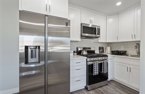 Port Hueneme Apartment | Entire Apartment in Port Hueneme 3 Mins from Beach