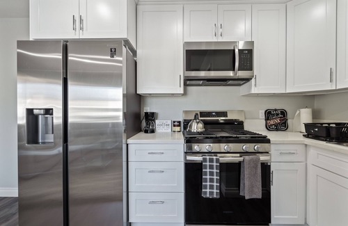 Port Hueneme Apartment | Entire Apartment in Port Hueneme 3 Mins from Beach