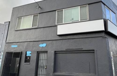 Hoover - Foster Apartment | Entire apartment in Oakland