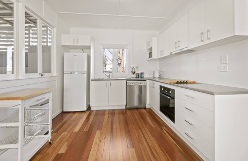 Bongaree House | Entire Beach House on Bribie Island. 1 block from waterfront!