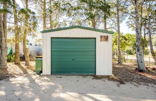 Bongaree House | Entire Beach House on Bribie Island. 1 block from waterfront!