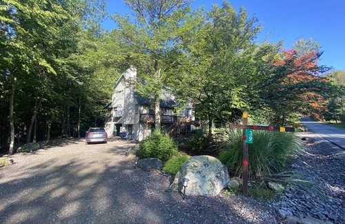 Lake Ariel Ski Chalet | Entire Beautiful House, in The Hideout, Lake Ariel PA