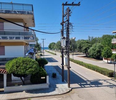 Paralia Dionysiou Apartment | Entire Bedroom Apartment with big Balcony Perfect for Families Mishev