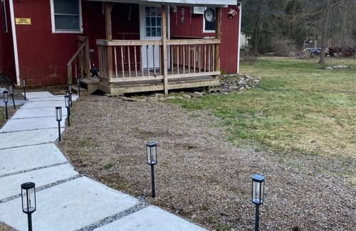Kresgeville Cabin | Entire cabina in hemlock lake in Kunkletown with game room