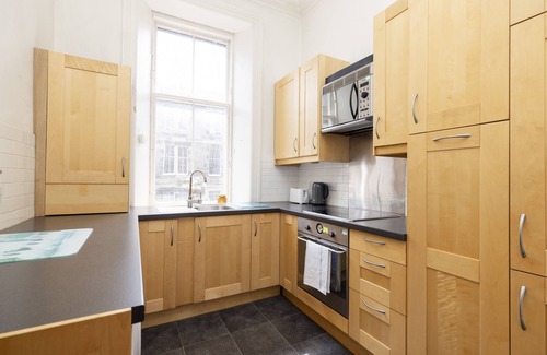 Stockbridge Apartment | Entire Charming 1BR Edinburgh Apt near city centre