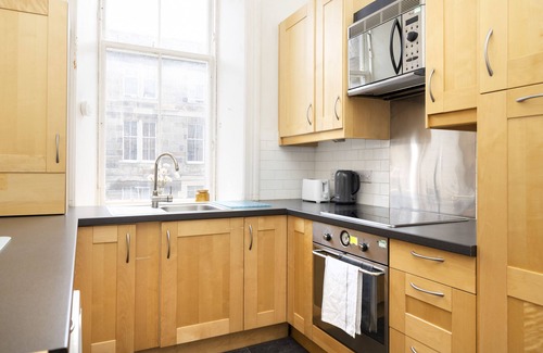 Stockbridge Apartment | Entire Charming 1BR Edinburgh Apt near city centre