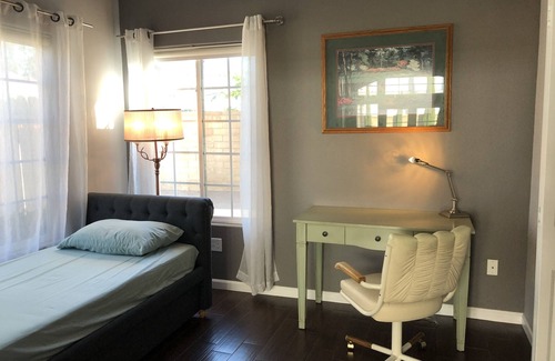Anaheim Colony Historic District House | Entire charming stylish guest house -31 nights minimum - 25%OFF May-June