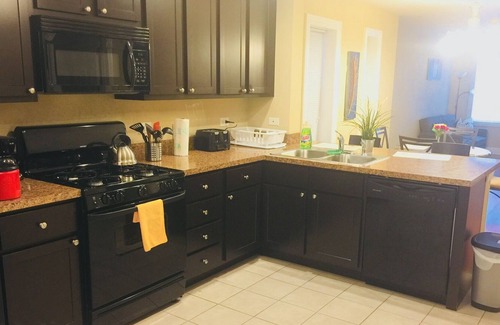 Belmont Cragin Apartment | ENTIRE CLEAN MODERN 2 BEDROOM APARTMENT HAVEN /GARAGE PARKING