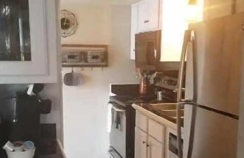 Kissimmee Cottage | Entire cottage for 5, close to Disney, Universal! - Bitty Belle