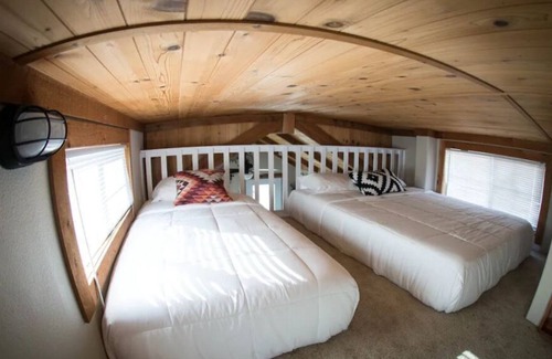 Kissimmee Cottage | Entire cottage for 5, close to Disney, Universal! - Bitty Belle