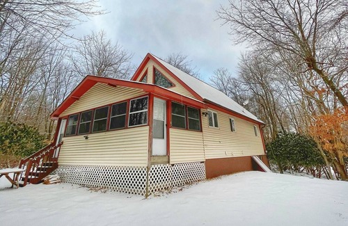 Long Pond Ski Chalet | Entire Cozy Pocono Chalet with fireplace, Firepit BBQ and games