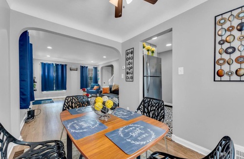 Brooklyn House | Entire Duplex|Great For Large Group|Spacious and Updated Design