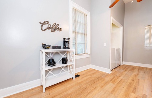 Macon House | Entire Duplex-Sleeps 19 Perfect for Large Groups