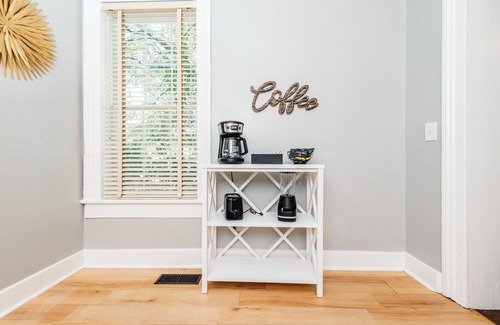 Macon House | Entire Duplex-Sleeps 19 Perfect for Large Groups