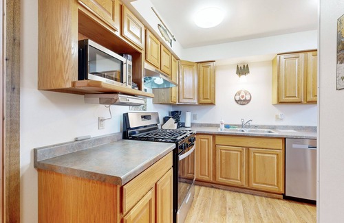 Warrens House | Entire Duplex w/Onsite resort amenities & UTV trails nearby