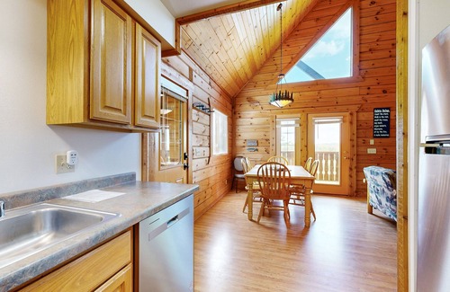 Warrens House | Entire Duplex w/Onsite resort amenities & UTV trails nearby