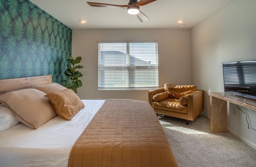 Foley Cottage | Entire Family Home: 5-10 min to beach & owa!