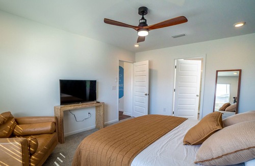 Foley Cottage | Entire Family Home: 5-10 min to beach & owa!