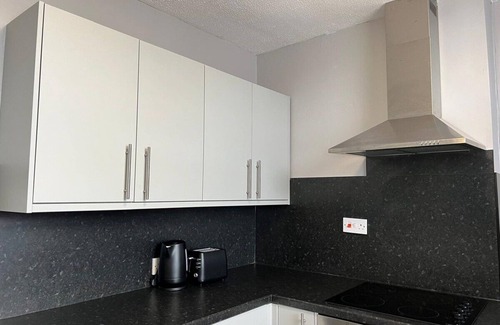 Barnsley Apartment | Entire Flat|Barnsley Centre | 3 Bedrooms| 7 Guests