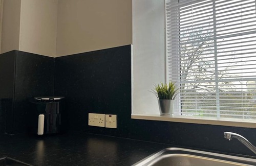 Barnsley Apartment | Entire Flat|Barnsley Centre | 3 Bedrooms| 7 Guests