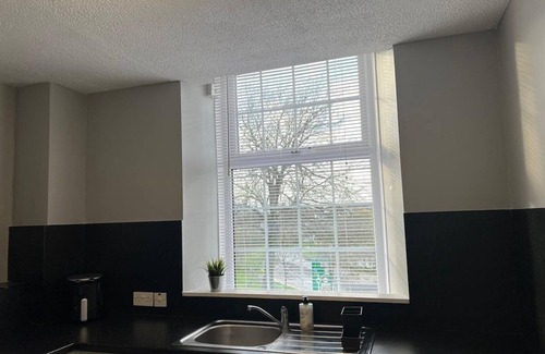 Barnsley Apartment | Entire Flat|Barnsley Centre | 3 Bedrooms| 7 Guests