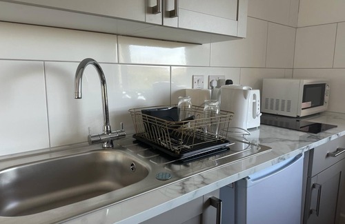 Fareham Apartment | Entire guest house in Hampshire. Situated near the hills of Wallington