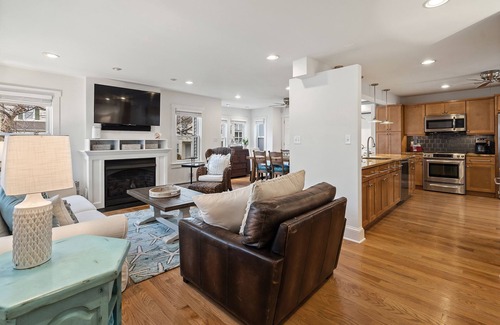 Wall House | Entire Home, 2 Blocks to Beach, Lots of amenities, beach badges & EV charger.