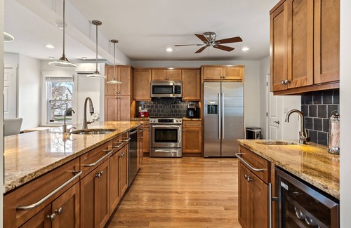 Wall House | Entire Home, 2 Blocks to Beach, Lots of amenities, beach badges & EV charger.