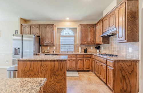 South Arlington House | Entire home in Grand Prairie, Texas, United States with EV Charger - level 2