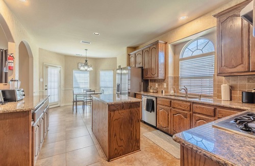 South Arlington House | Entire home in Grand Prairie, Texas, United States with EV Charger - level 2