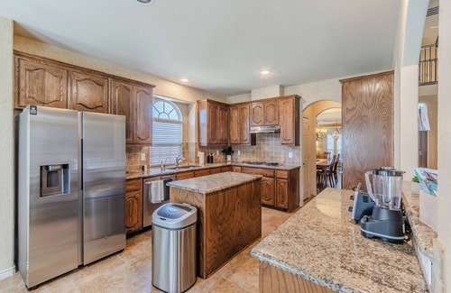 South Arlington House | Entire home in Grand Prairie, Texas, United States with EV Charger - level 2